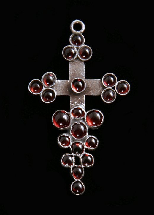 Santiago Garnet Cross