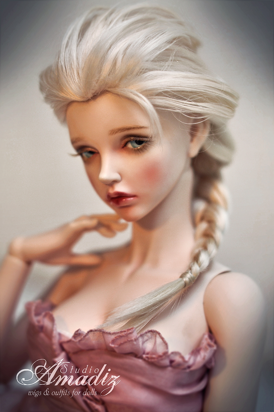 Pale blond Elza