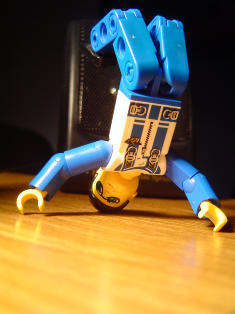 Breakdancing lego man 2