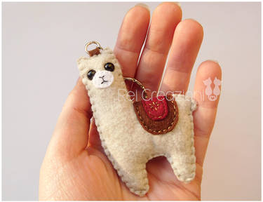 Felt llama keychain