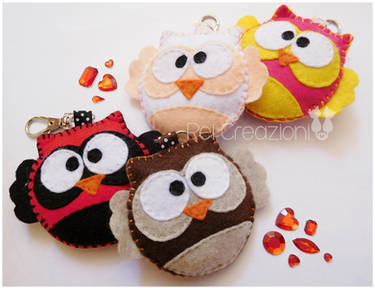 Felt owl keychains