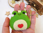 Felt frog plush kawaii keychain by ReiCreazioni