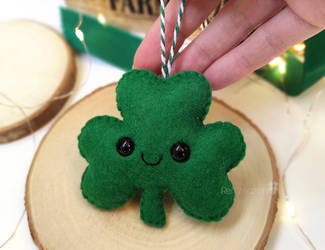 Felt Ireland shamrock clover kawaii ornament