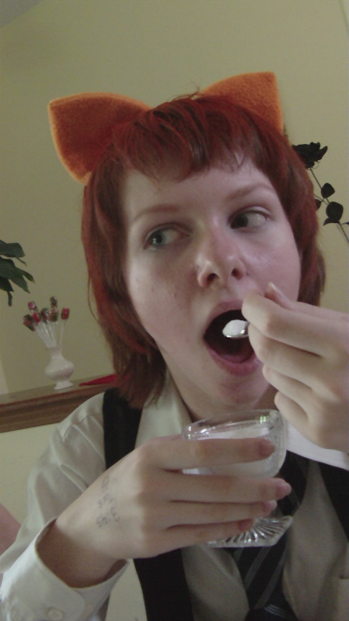 Kyo Sohma eating the sugar