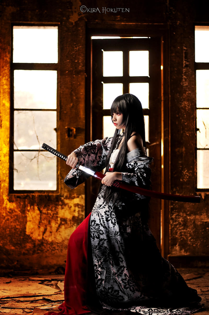 Onna-bugeisha Katana 4