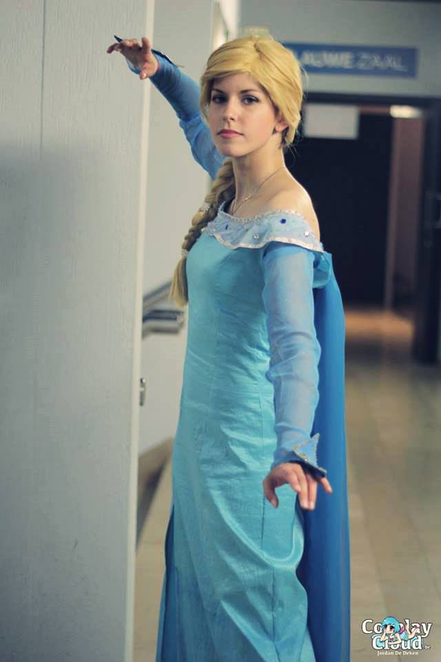 Queen Elsa - Once Upon A Time COSPLAY