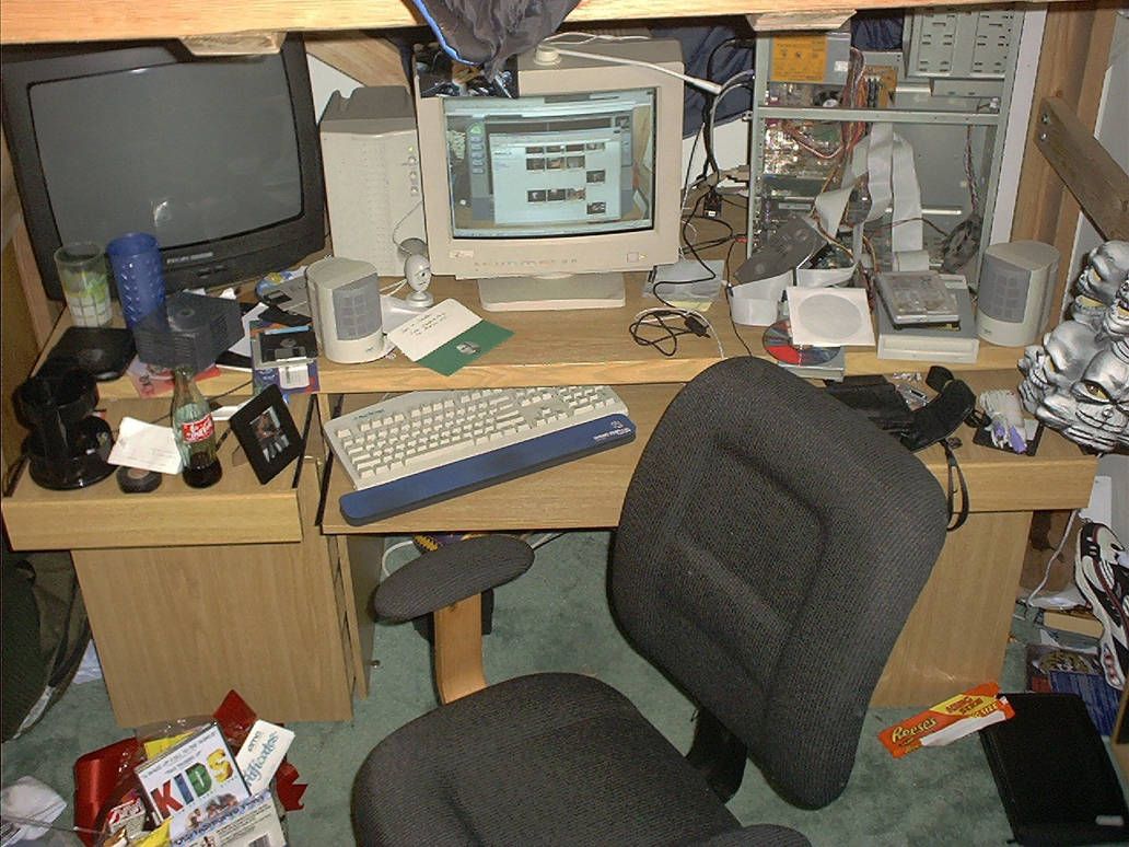 My computer room by nill on DeviantArt