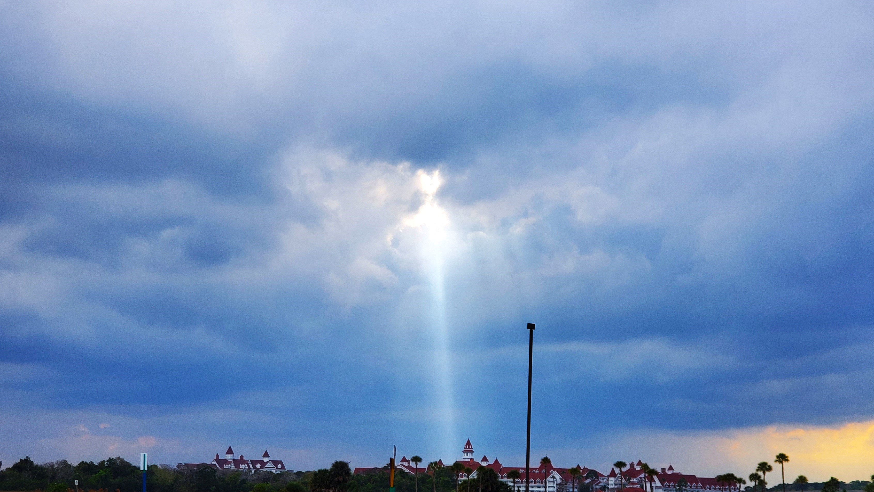 Grand Sunrays by ExpEverestTrekker on DeviantArt