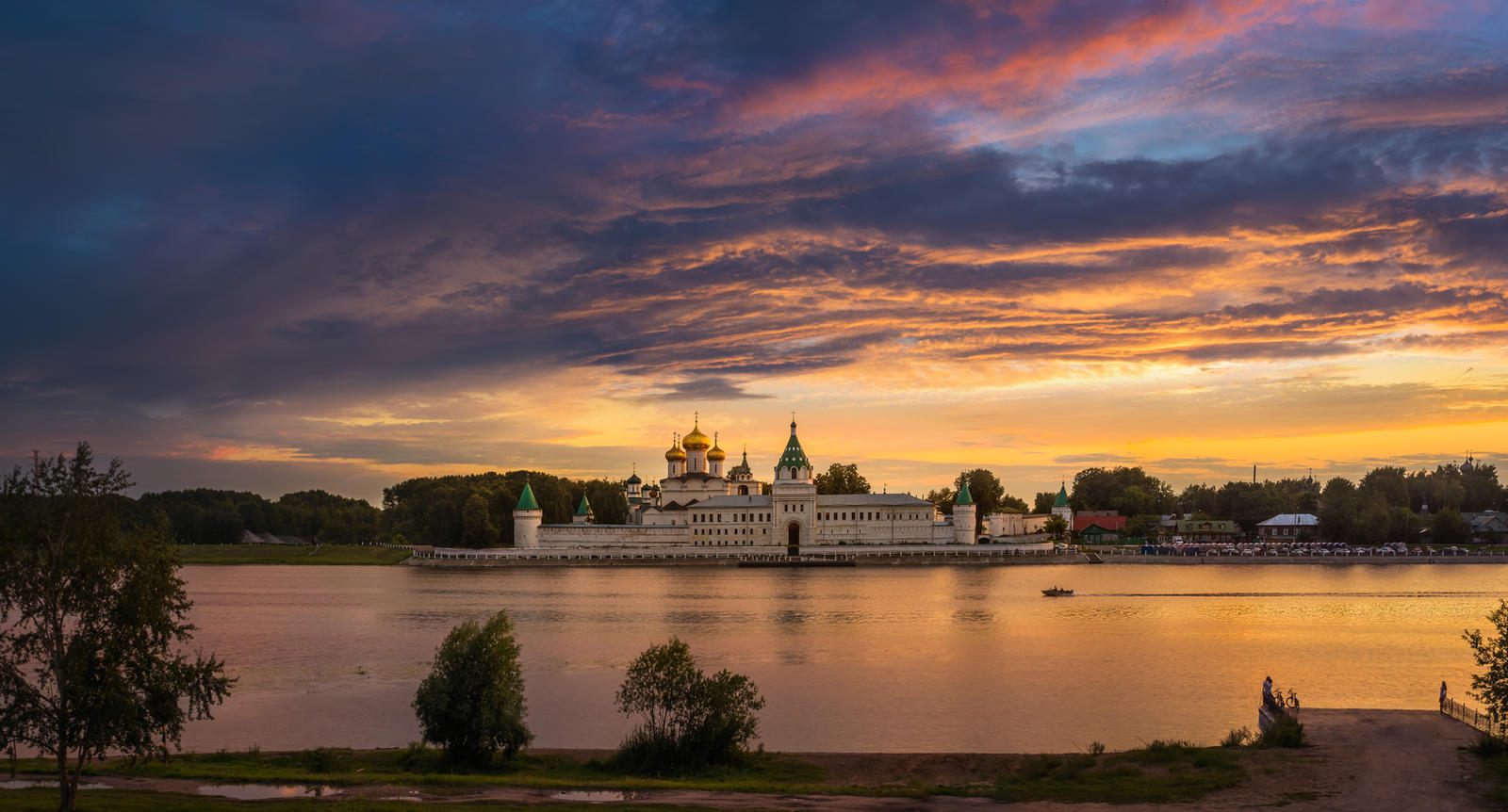 Ipatievsky monastery sunset view