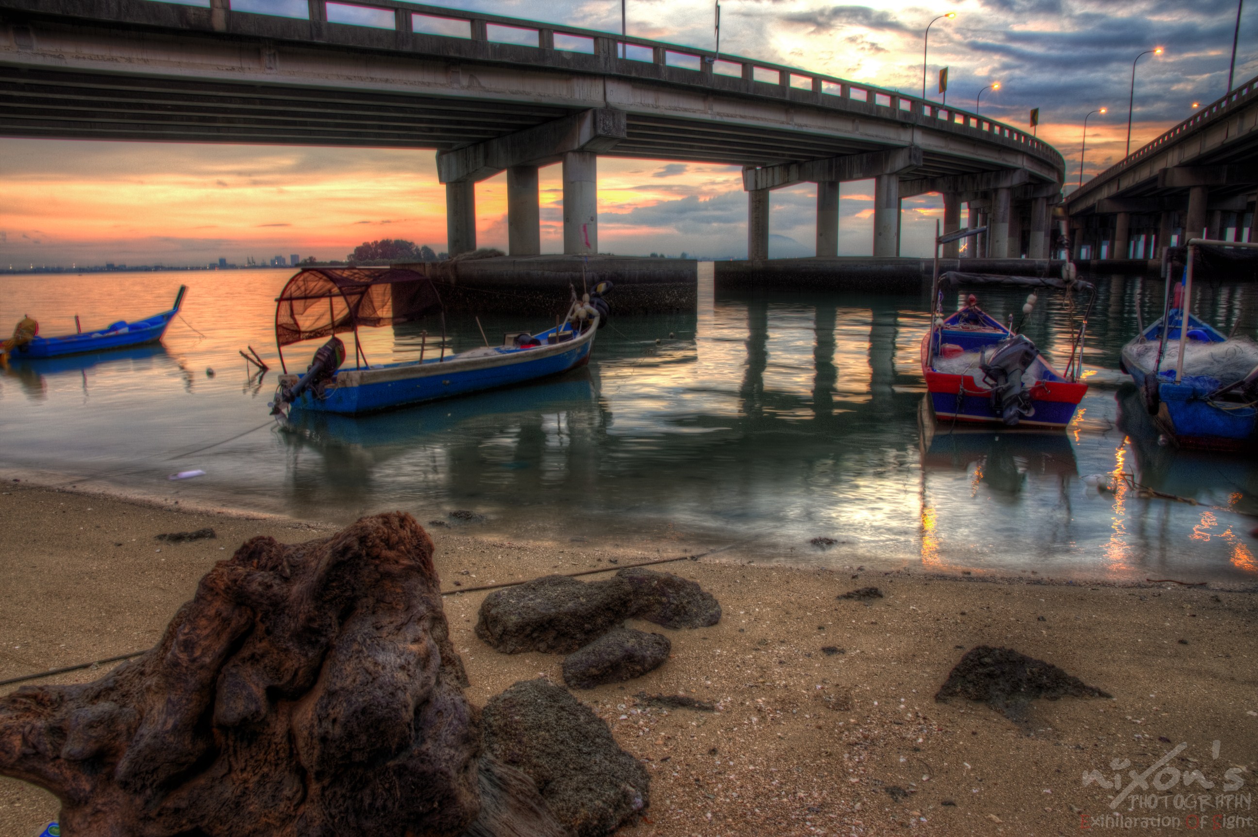 Sunrise of Penang bridge - The fishing boats 3