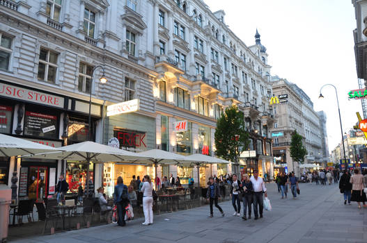 Evening on Kaerntnerstrasse - Vienna