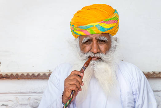 Incredible India - Hashish smoker