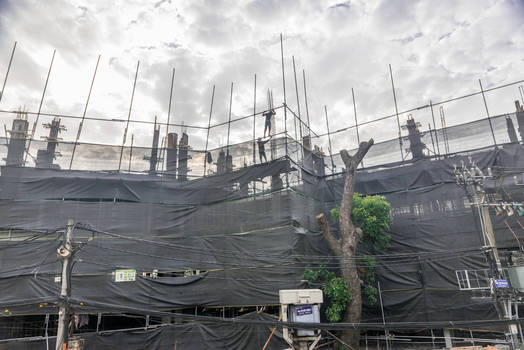 Good morning Vietnam - urban acrobatics at Hanoi