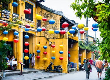 good morning Vietnam - colors in Hoi An