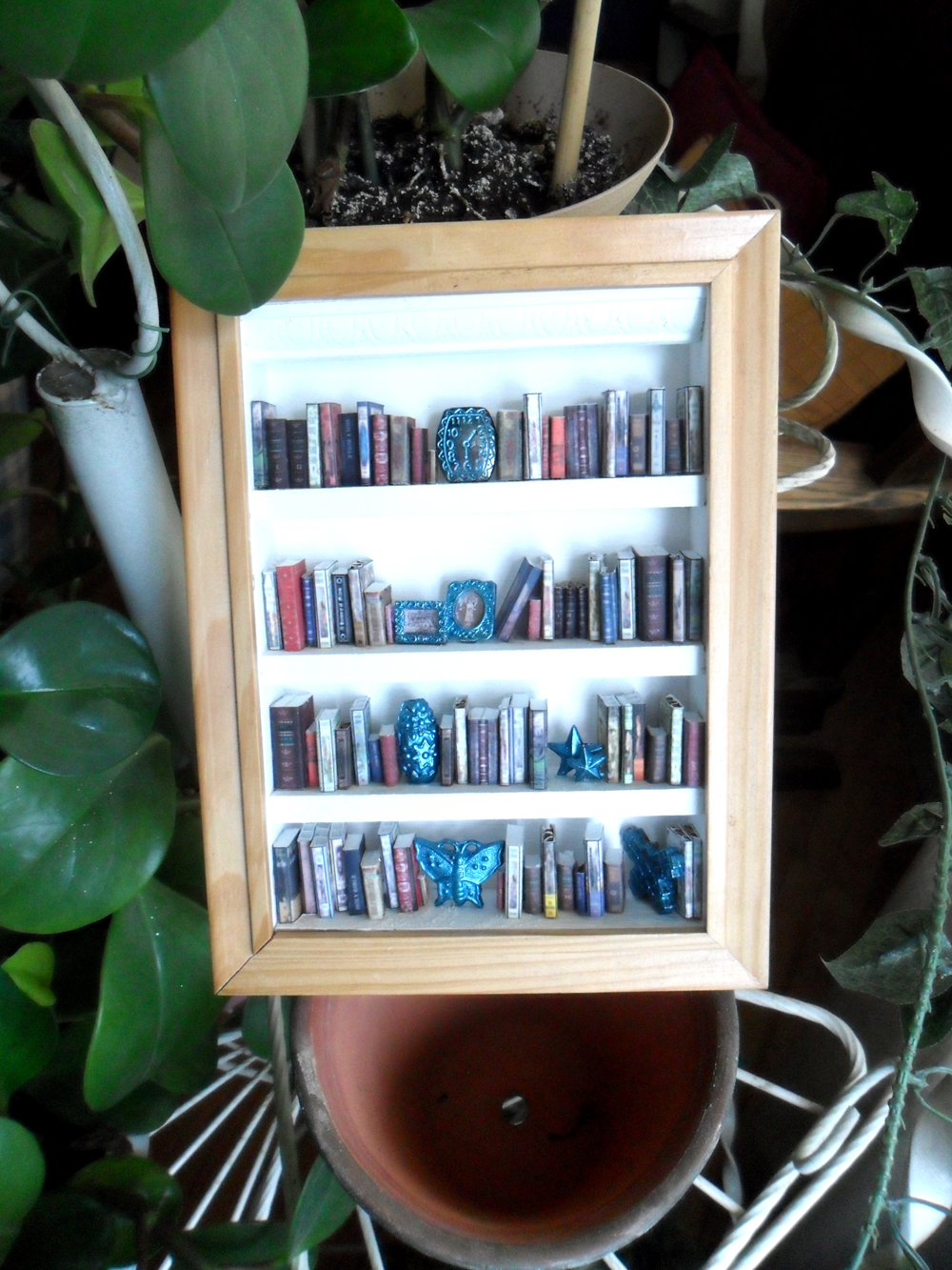 Mini Bookshelf in Picture Frame