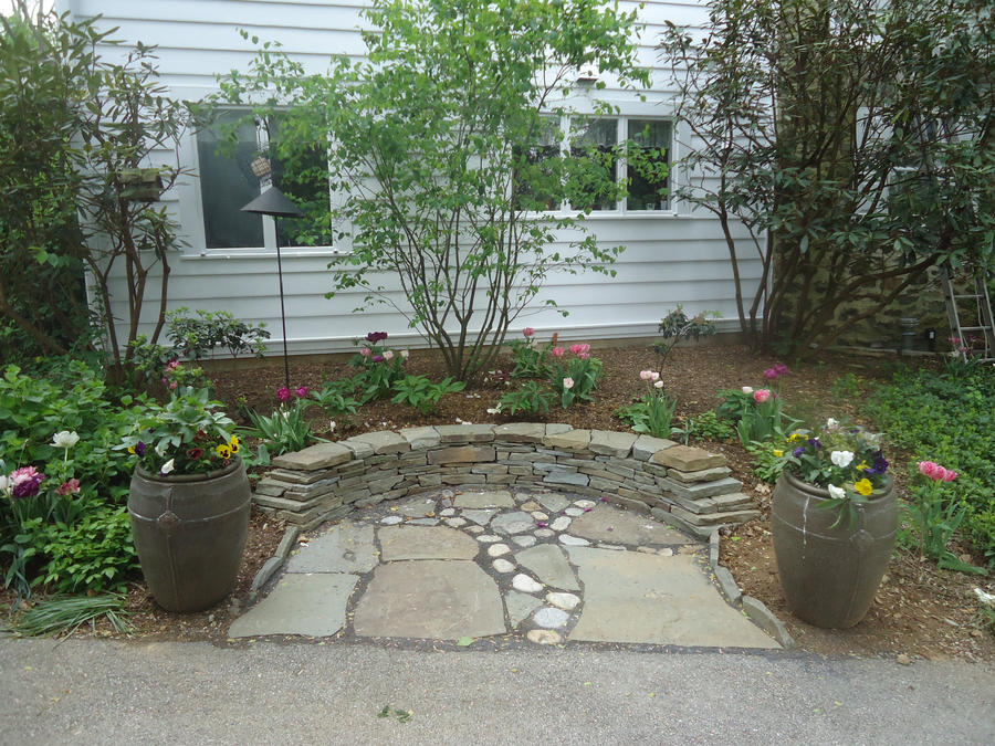 Tree of Life garden seating area by Devine-Escapes Tree of Life garden seating area by Devine-Escapes
