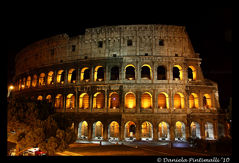 Colosseo by night