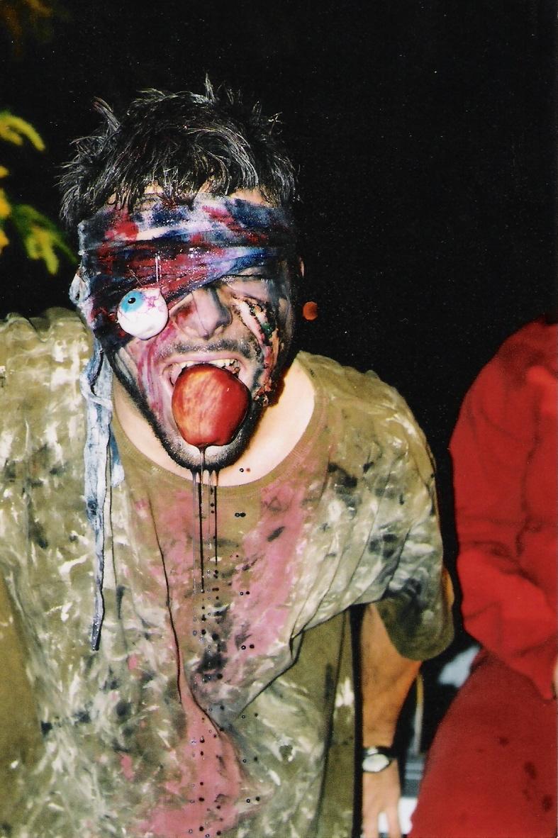 Halloween 2004: I am a Zombie1