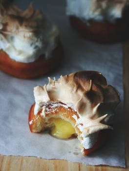 Lemon Meringue Doughnuts