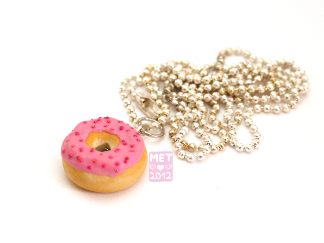 Rose Donut Necklace