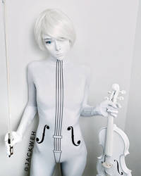 Viktor Cosplay (white violin)