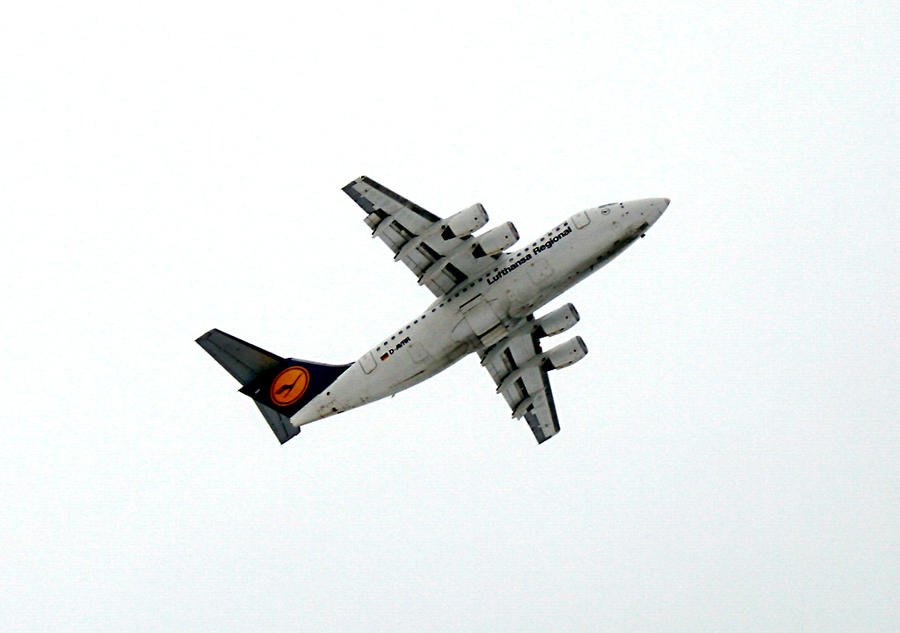 Avro RJ85 by iacubus on DeviantArt