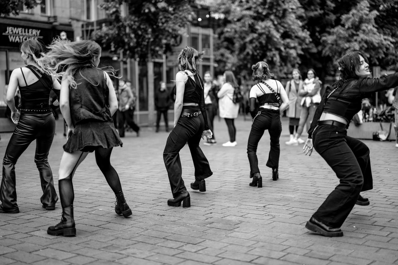 Street dance performance by OlegsVeramejs on DeviantArt