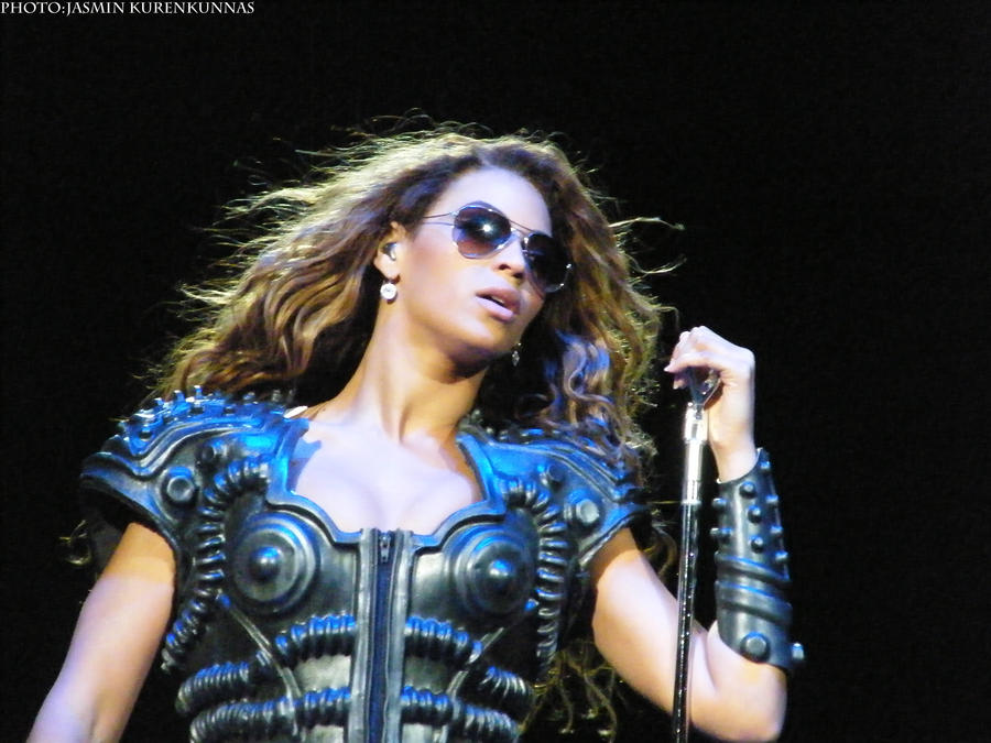 Beyonce Live Sweden 4 by Apocalypticaa on DeviantArt