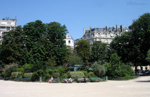 Relaxing at Champs Elysees hidden gardens