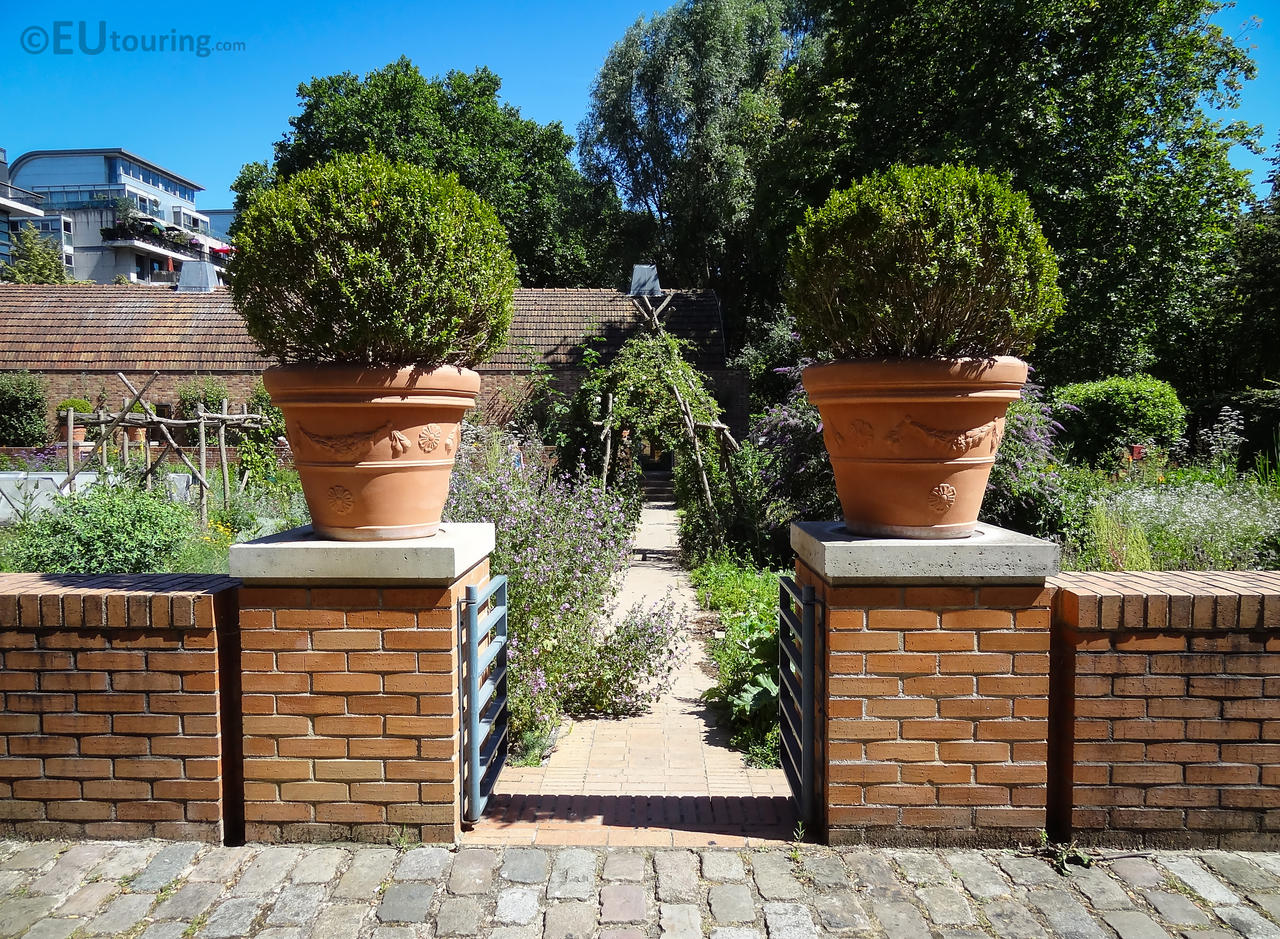 Potted plant entrance of Parc de Bercy