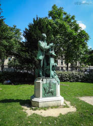 Emmanuel Fremiet monument