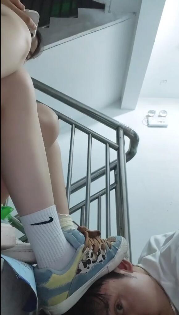 The trampling of amateur girls 155