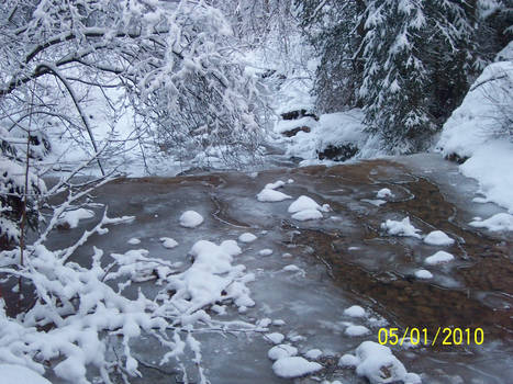 Oberammergau creek : The Ammer in winter