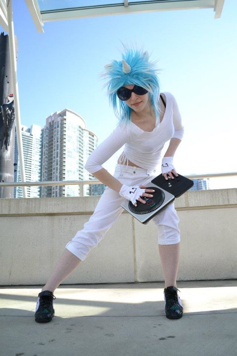 DJ P0N-3/Vinyl Scratch Cosplay 6