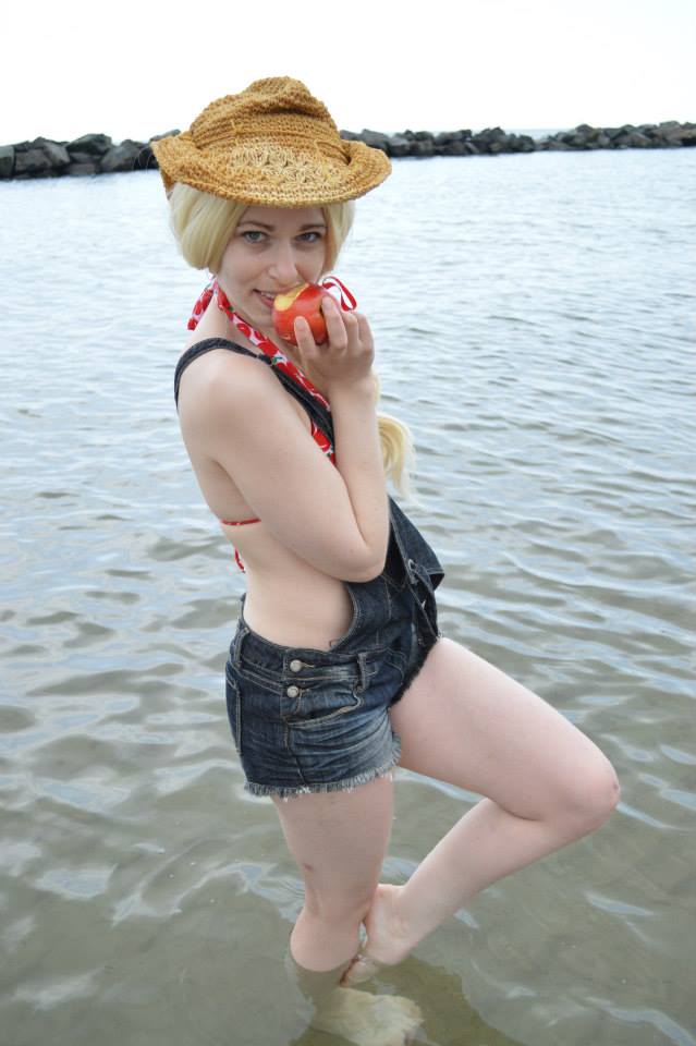 Applejack at the beach 2