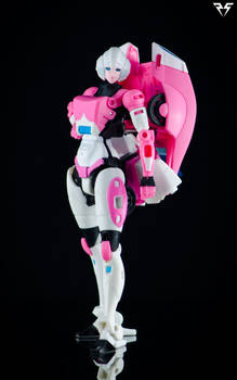 Autobot Arcee - Transformers Generations (Hasbro)