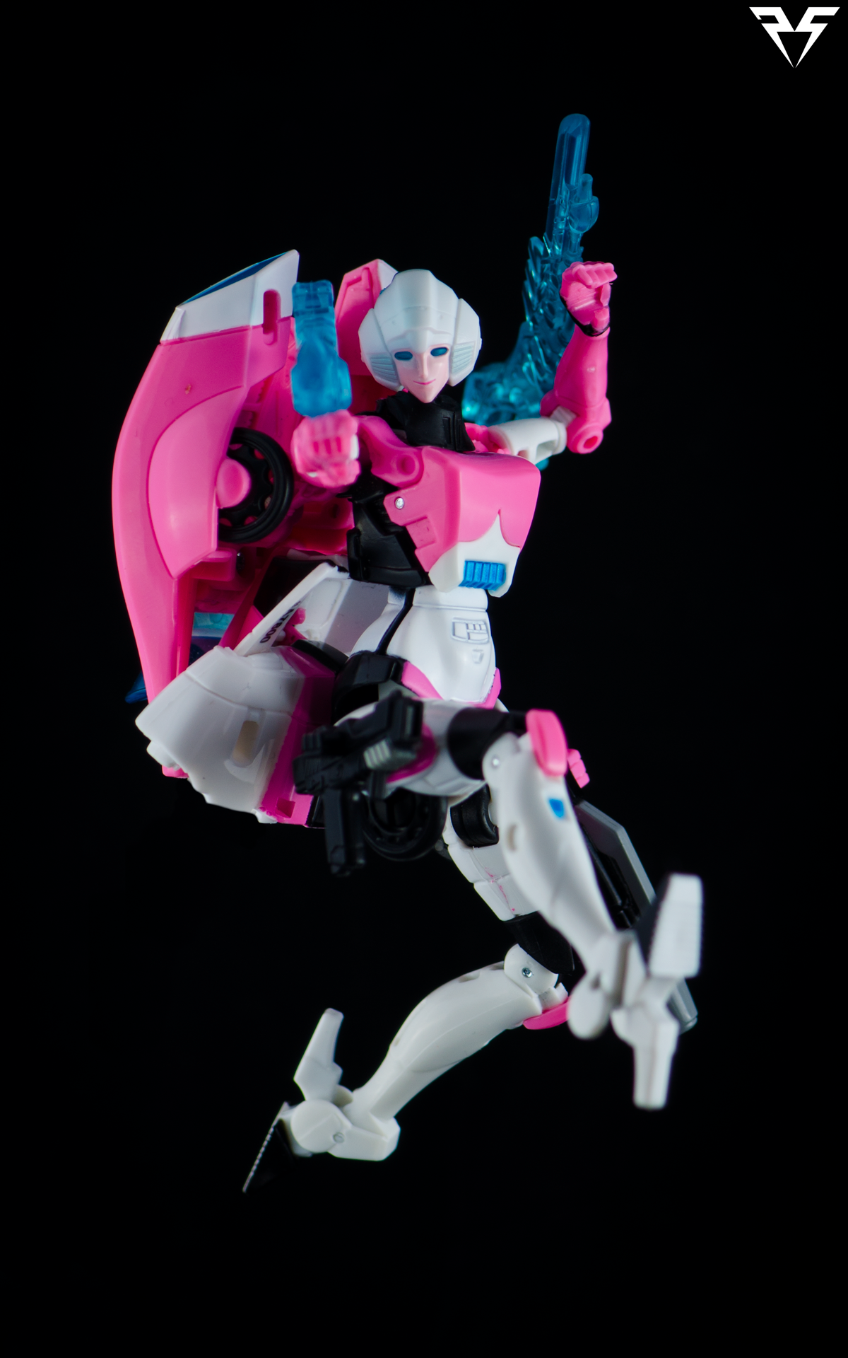 Autobot Arcee - Transformers Generations (Hasbro)