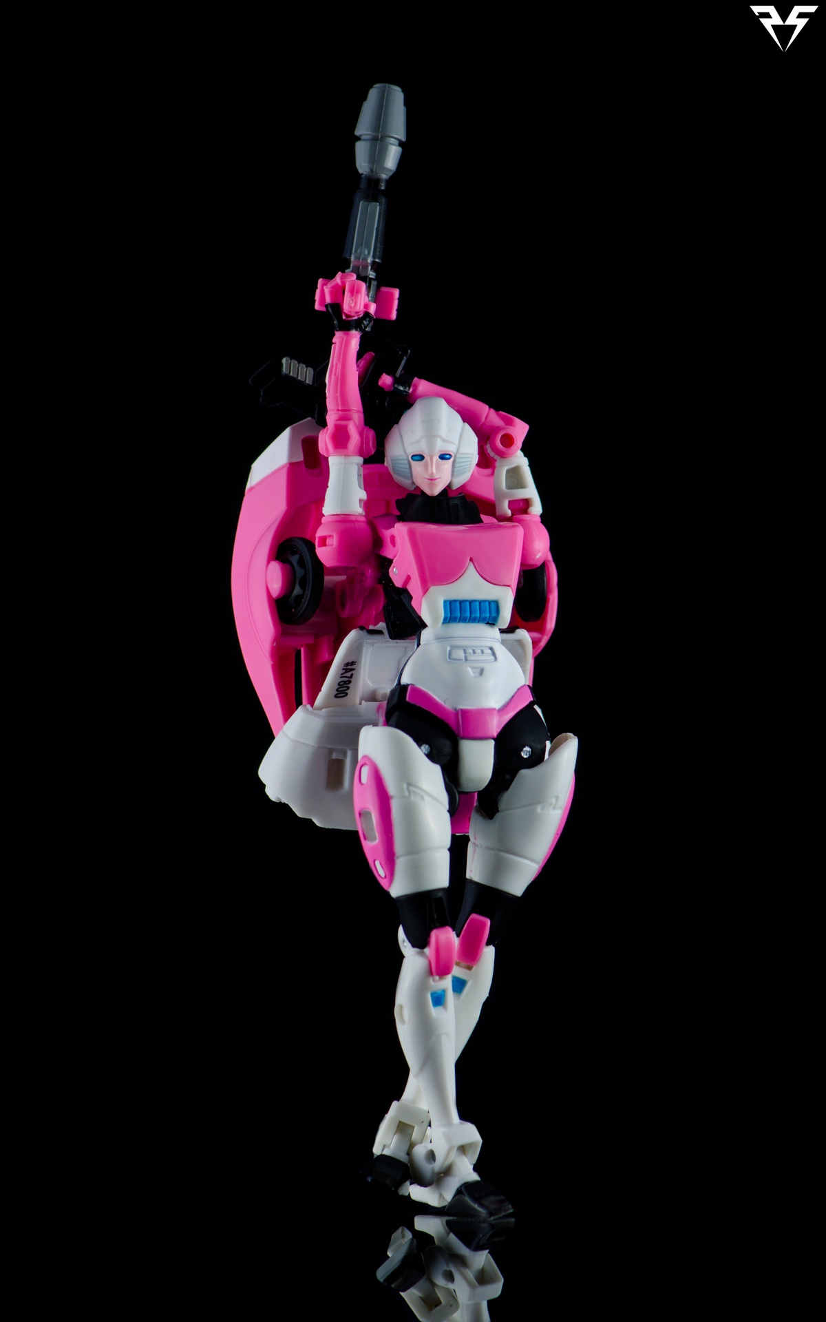 Autobot Arcee - Transformers Generations (Hasbro)