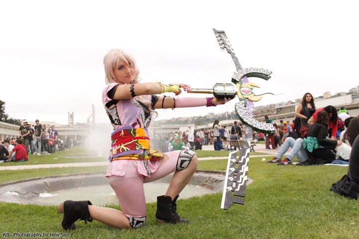 Serah DLC costume with Azrael Bow - pose 1