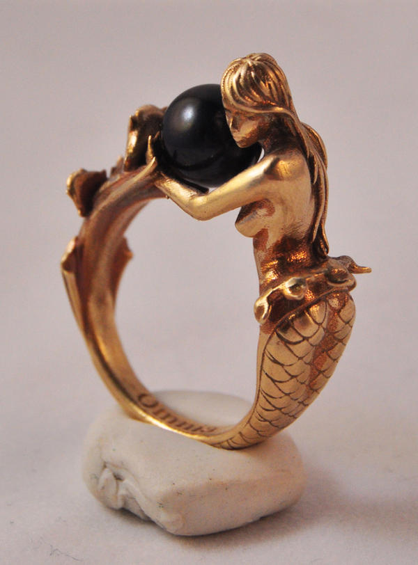 Arianna mermaid ring in brass