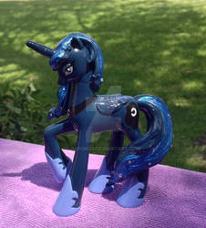 Princess Luna custom closed wings pony