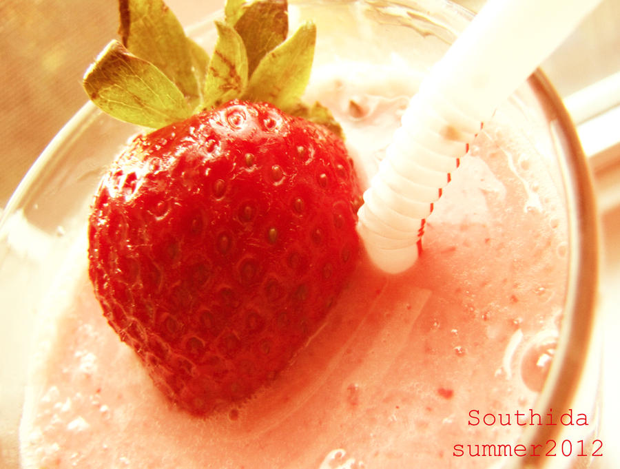 Strawberry Smoothies by idaSouth