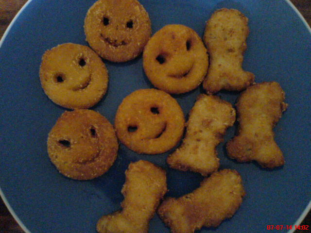 Smiley and fish food xD by londongirl2 on DeviantArt
