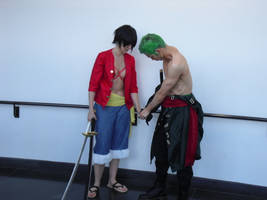 Luffy Helps Zoro go Shirtless 2