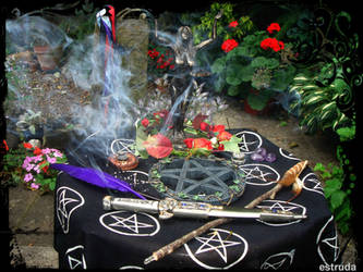 Handfasting  Pagan altar