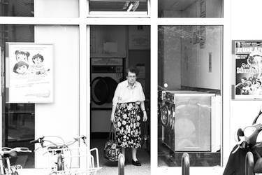 laundrymatic old lady