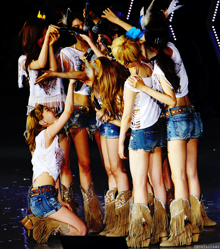 SNSD Microphone Moment - SG Concert Edit