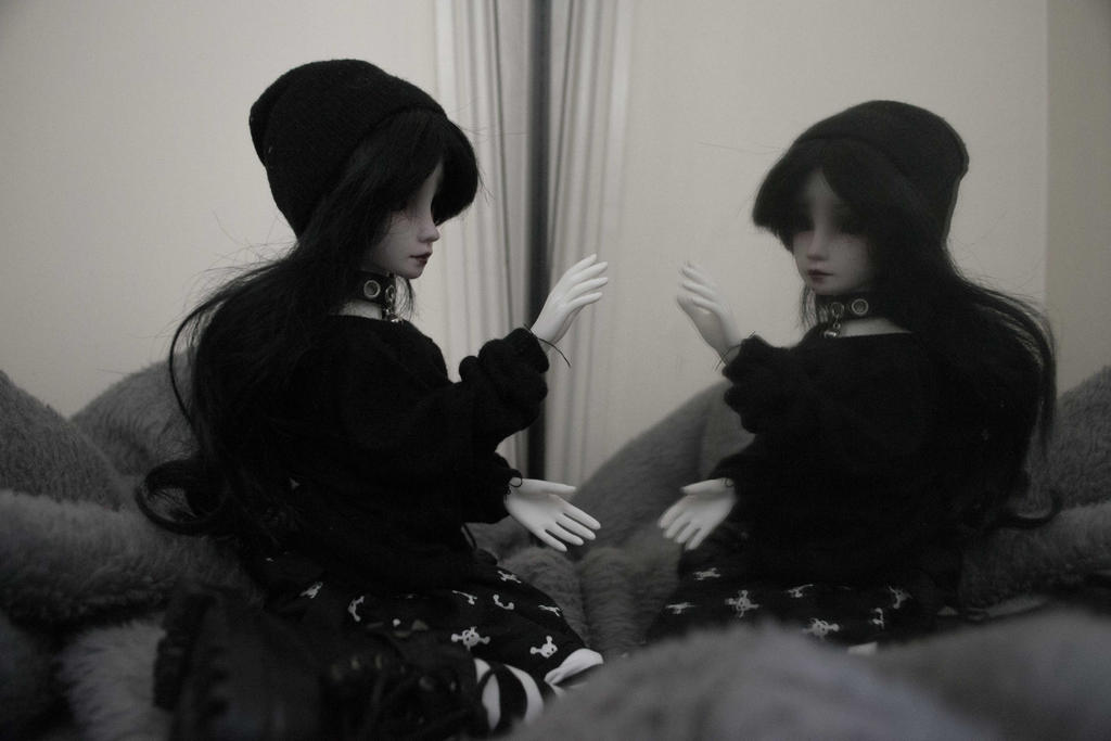 Dolly in the mirror (BJD)