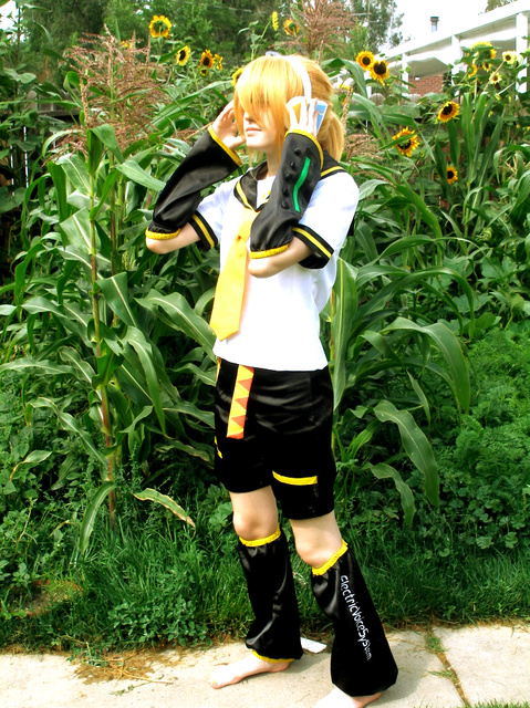 Len Kagamine cosplay.