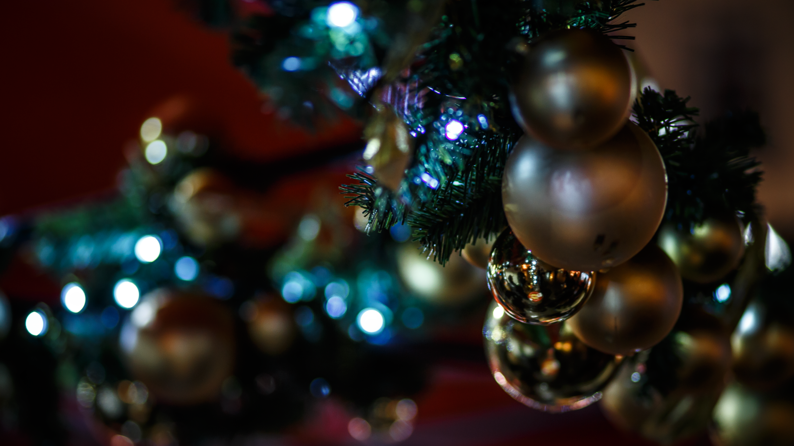 Dark christmas wallpaper deals